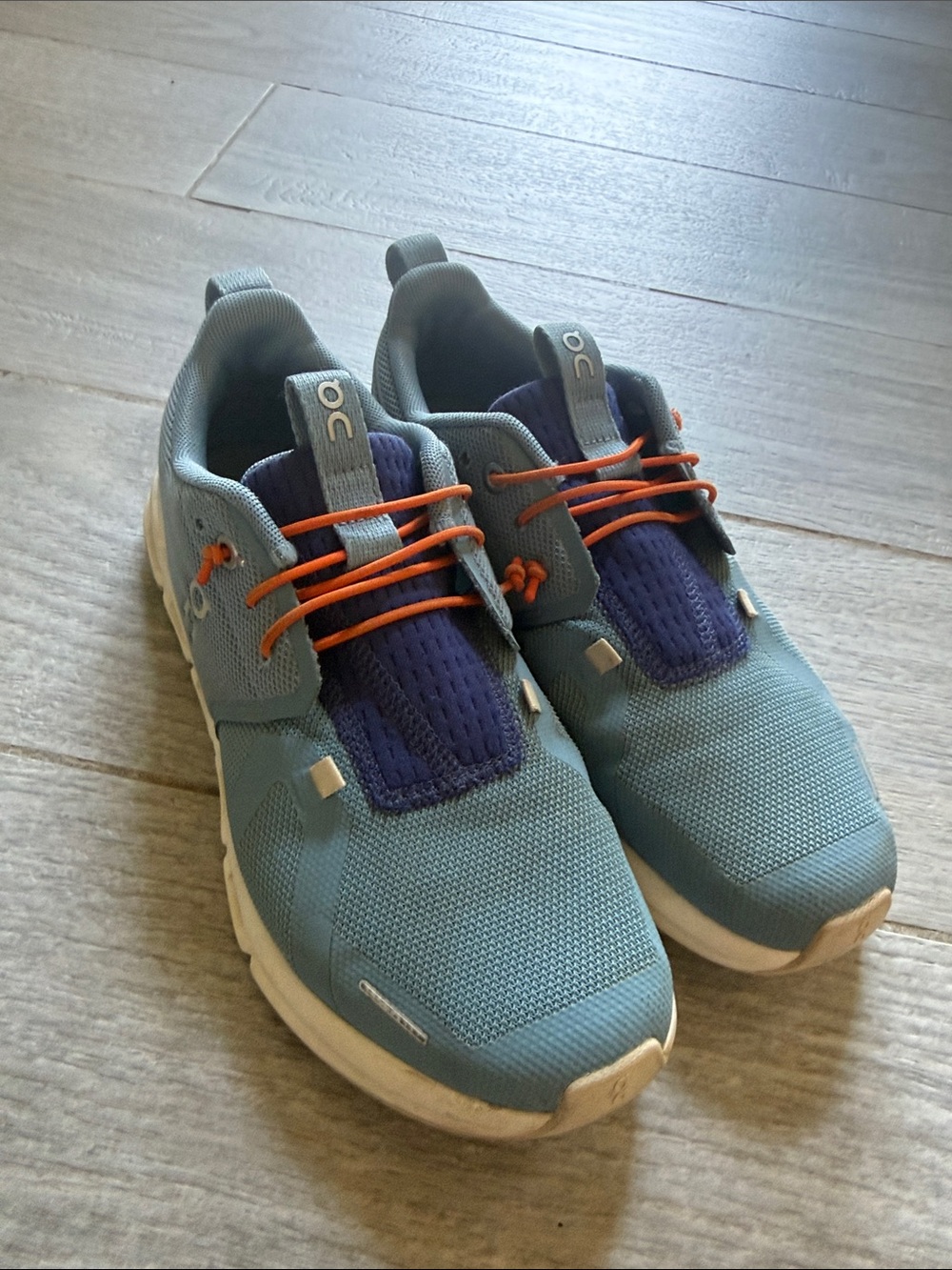 On Boy Shoes Size 5